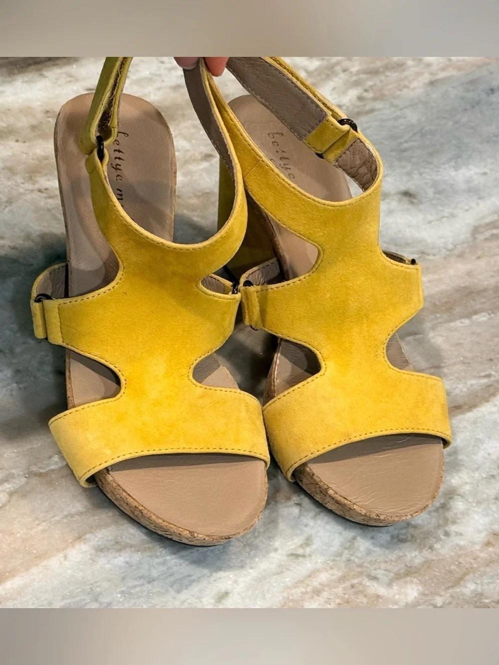 Women’s BETTYE MULLER Concept Tobias platform wedge sandals-yellow suede. Size 8
